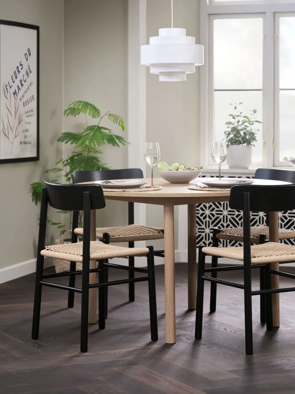 ALSTED + ISLEVALSTED Ø120 table coloris chêne + 4 ISLEV chaises noir