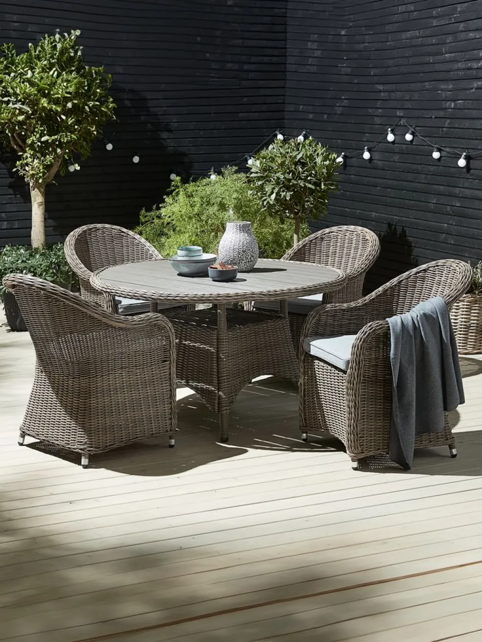 GAMMELBYGAMMELBY Ø130 table + 4 GAMMELBY chaises gris