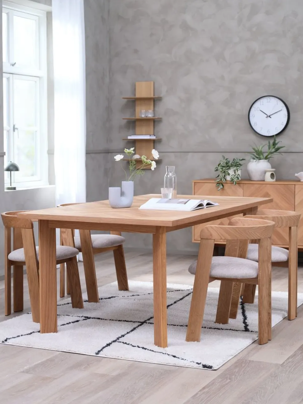 HARESKOV + BOVRUPHARESKOV L200 table coloris chêne naturel + 4 BOVRUP chaises