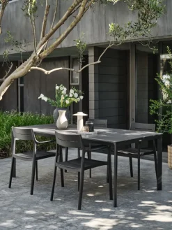 INGSTRUPChaise empilable INGSTRUP noir