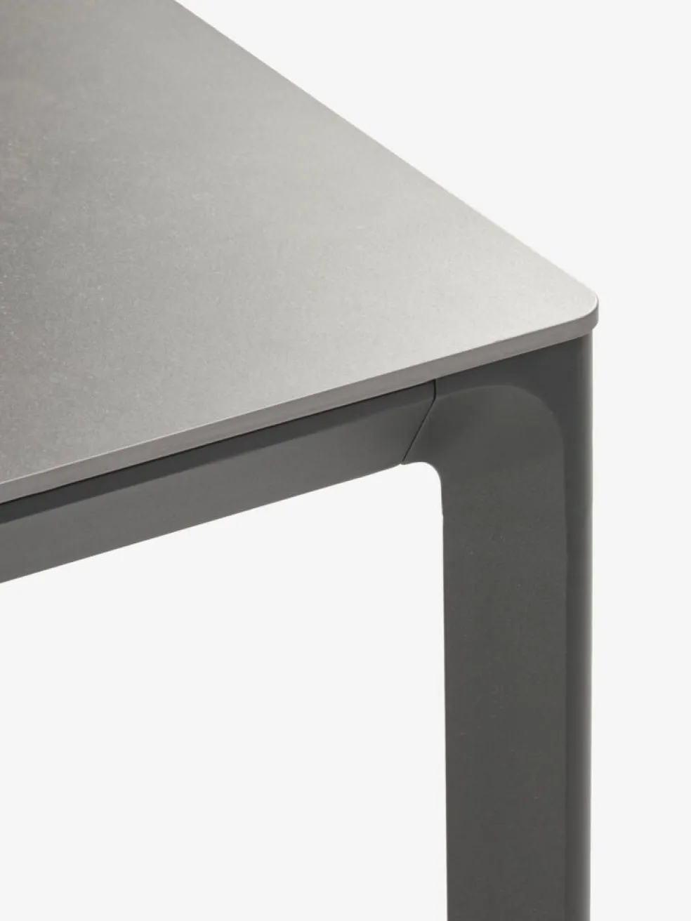 KUMLA + TAGMARKKUMLA L200 table gris + 4 TAGMARK chaises noir