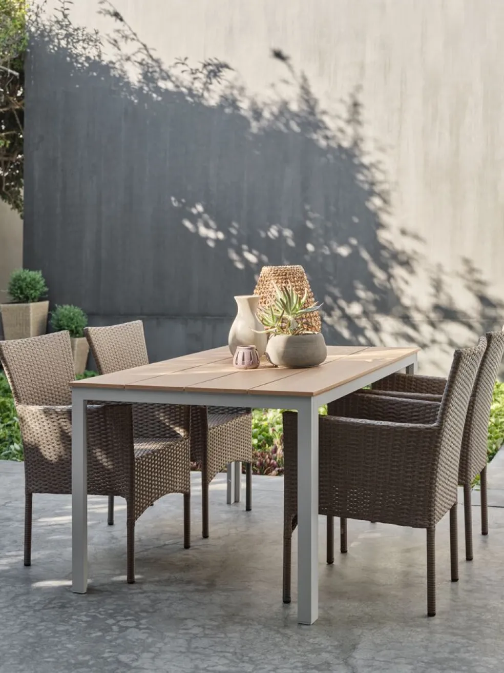 MARIELYSTTable de jardin MARIELYST l90xL150 beige