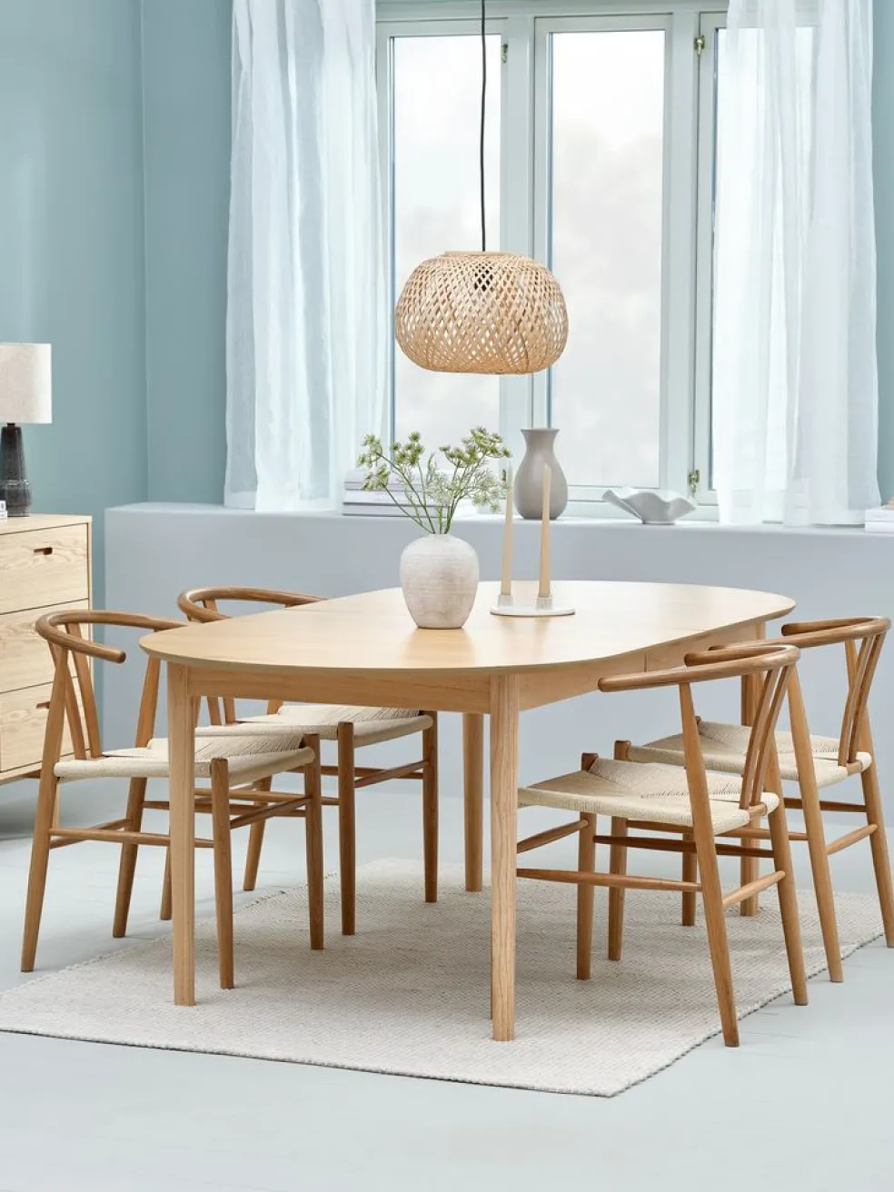 MARSTRAND + GUDERUPMARSTRAND L200/280 table coloris chêne + 4 GUDERUP chaises