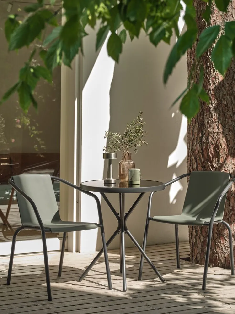 MODUMChaise empilable MODUM vert olive