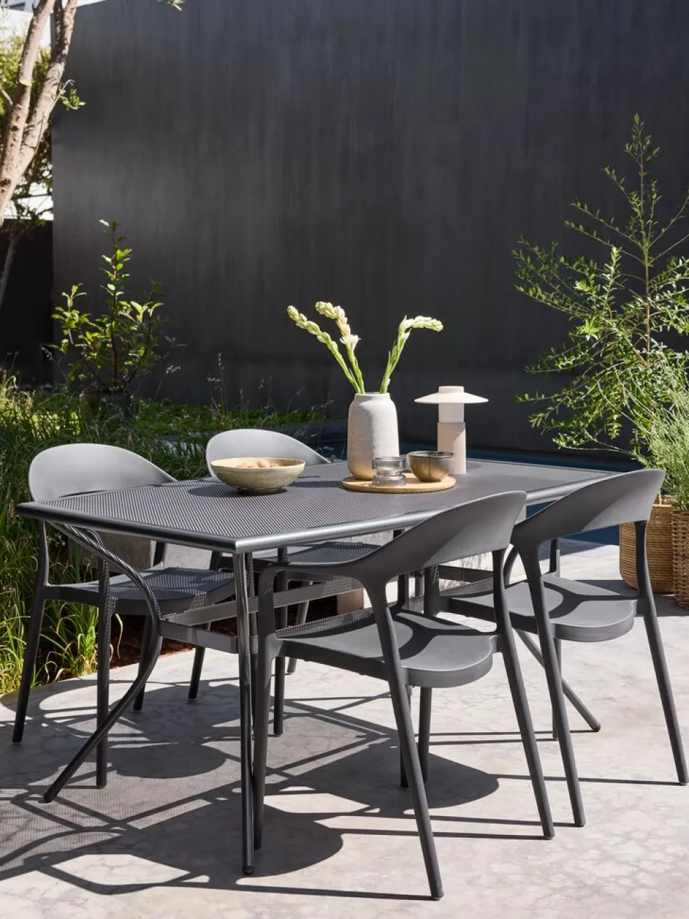 NANNESTADChaise empilable NANNESTAD gris foncé