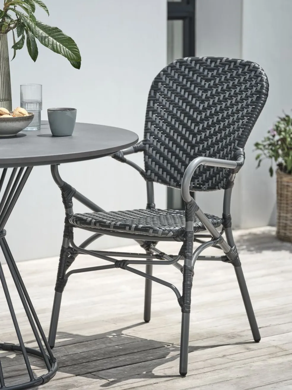 SAKSBORGChaise empilable SAKSBORG gris