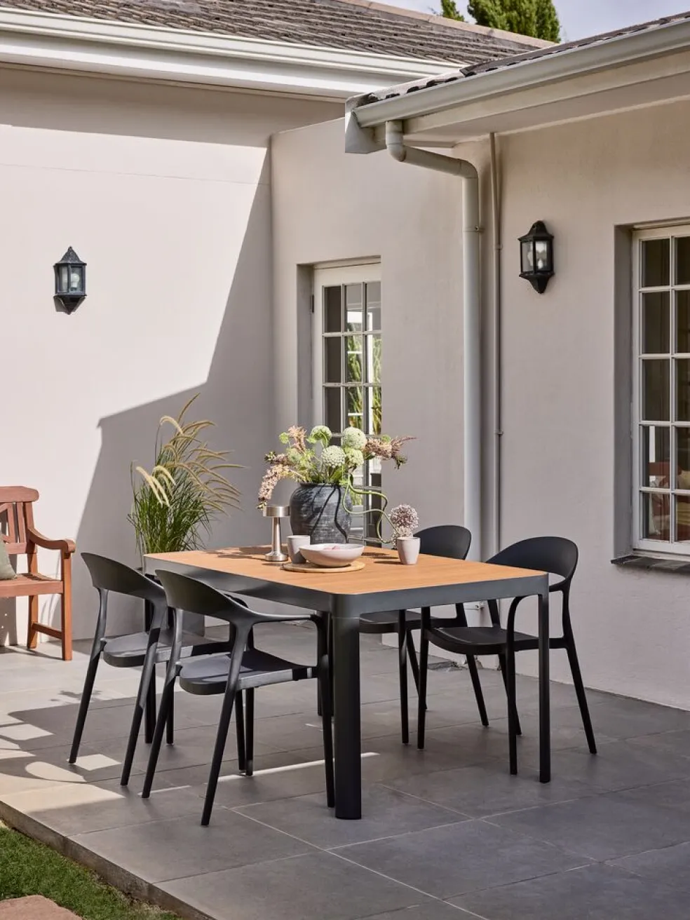 SIRDAL + NANNESTADSIRDAL L149 table eucalyptus + 4 NANNESTAD chaises