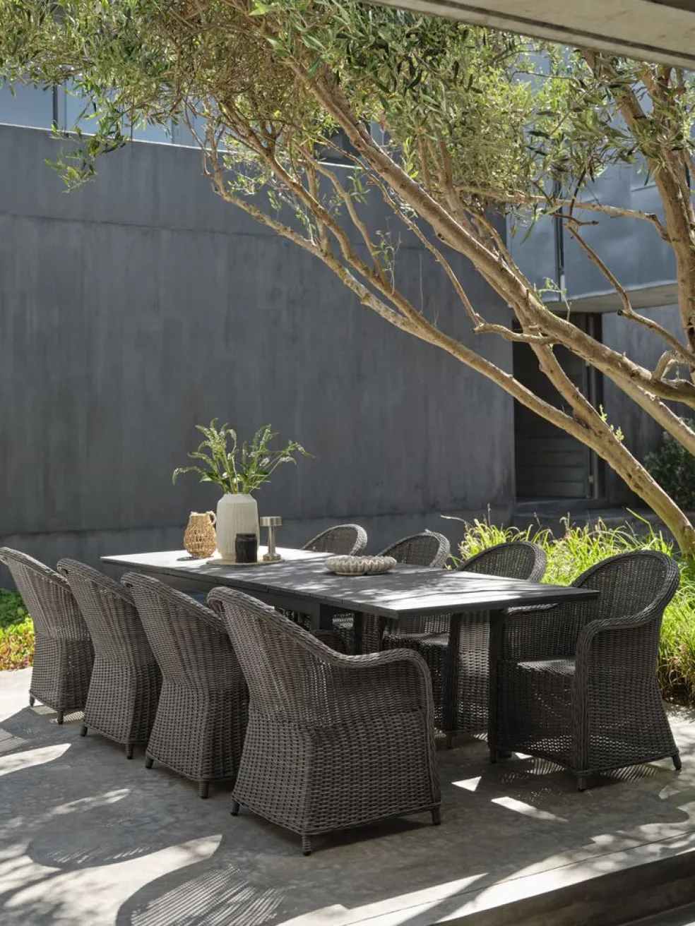 VATTRUP + GAMMELBYVATTRUP L172/276 table noir + 4 GAMMELBY chaises gris