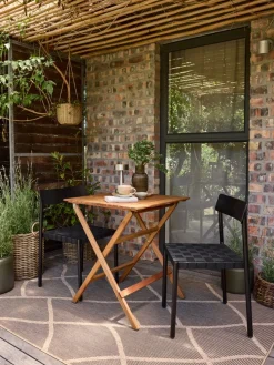 VRAADAL + HAGLEBUVRAADAL L62 table eucalyptus + 2 HAGLEBU chaises noir
